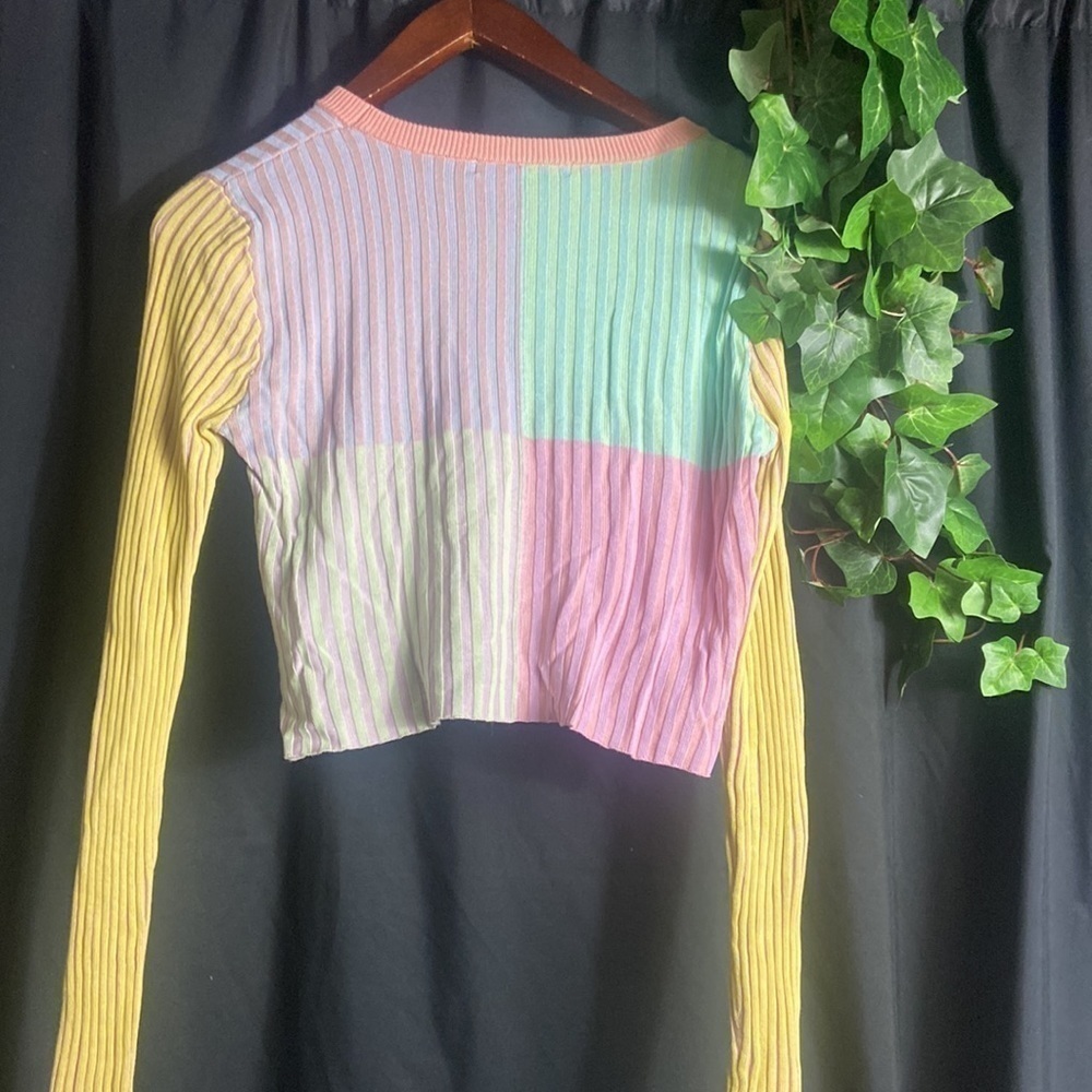 Vigoss Jeans Colorblock Ribbed Crop Sweater - Picture 7 of 9